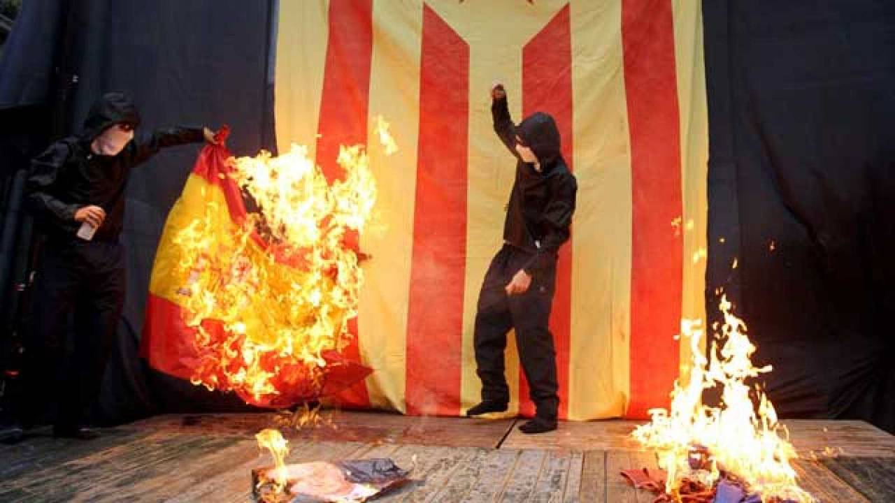 Los ultras nacionalistas llaman a reventar el Doce de Octubre en Cataluña, por Pablo Planas