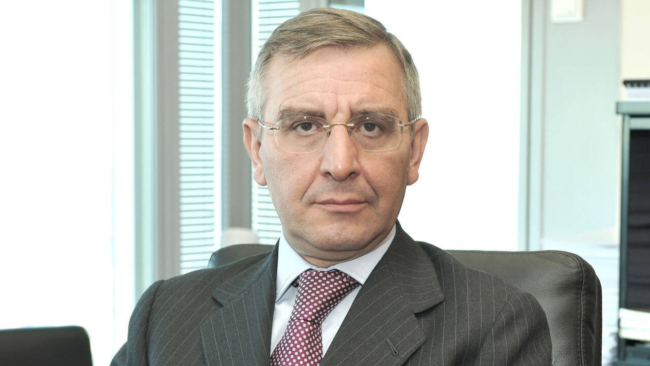 Macrocumbre en la CEOE: La elefanta parió un ratón. Por Tomás García Madrid