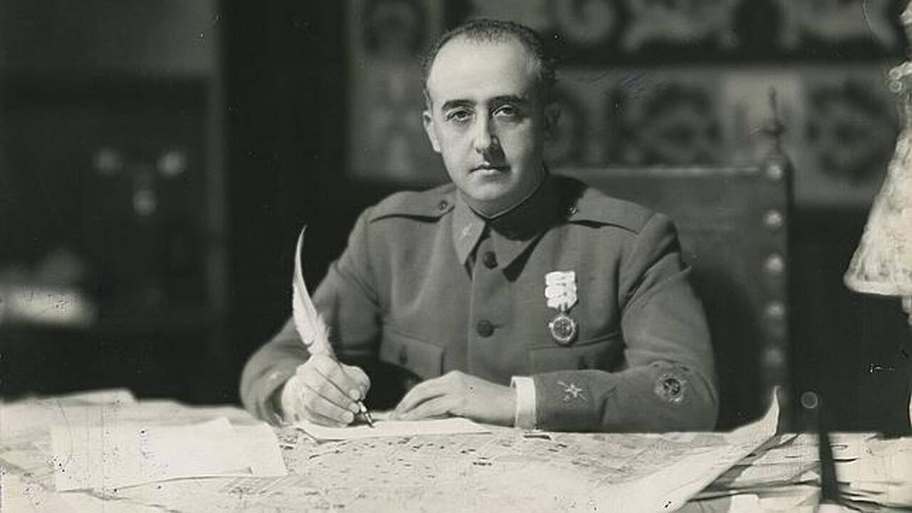 Francisco Franco, articulista de incógnito
