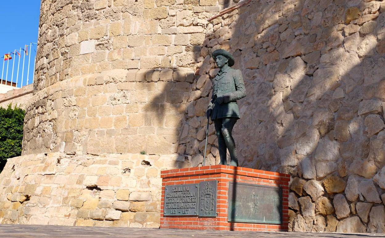 En defensa de la estatua de Franco, “héroe de la Legión”