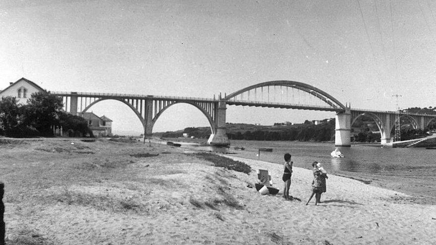 1943 El Caudillo Franco inaugura el Puente del Pedrido en la ría de Betanzos, por Carlos Fernández Barallobre