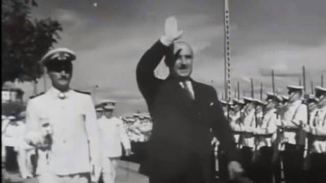1943: El Generalísimo Francisco Franco en su despacho del pazo de Meirás, Carlos Fernández Barallobre