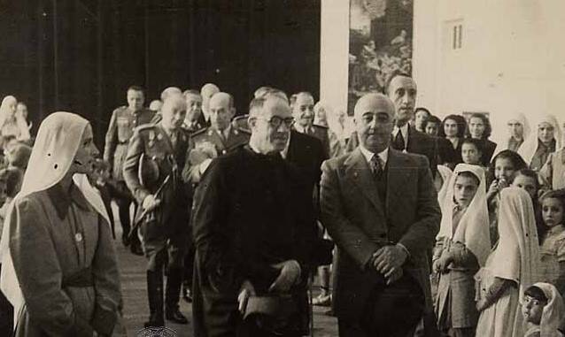 1948. El Caudillo de España visita en la Coruña La Grande Obra de Atocha., por Carlos Fdez. Barallobre