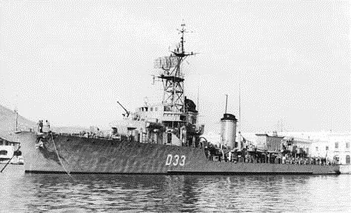 1951. Franco preside la botadura de los nuevos destructores de la Armada Osado, Meteoro y Rayo, por Carlos F. Barallobre