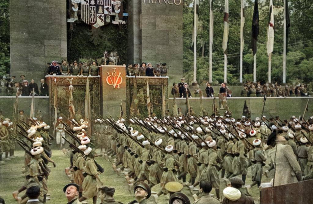 19-05-1939: Desfile de la Victoria en Madrid, celebrando el final de la guerra