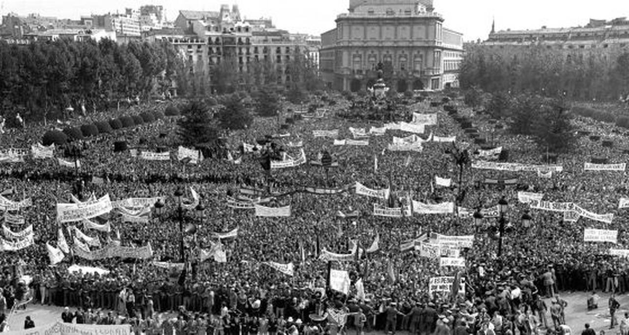 1946. La enorme manifestación de la Plaza de Oriente del 9 de Diciembre.