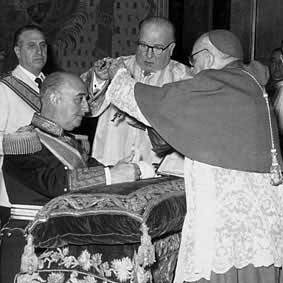 Imposición a Francisco Franco del Gran Collar de la Orden Suprema de Cristo