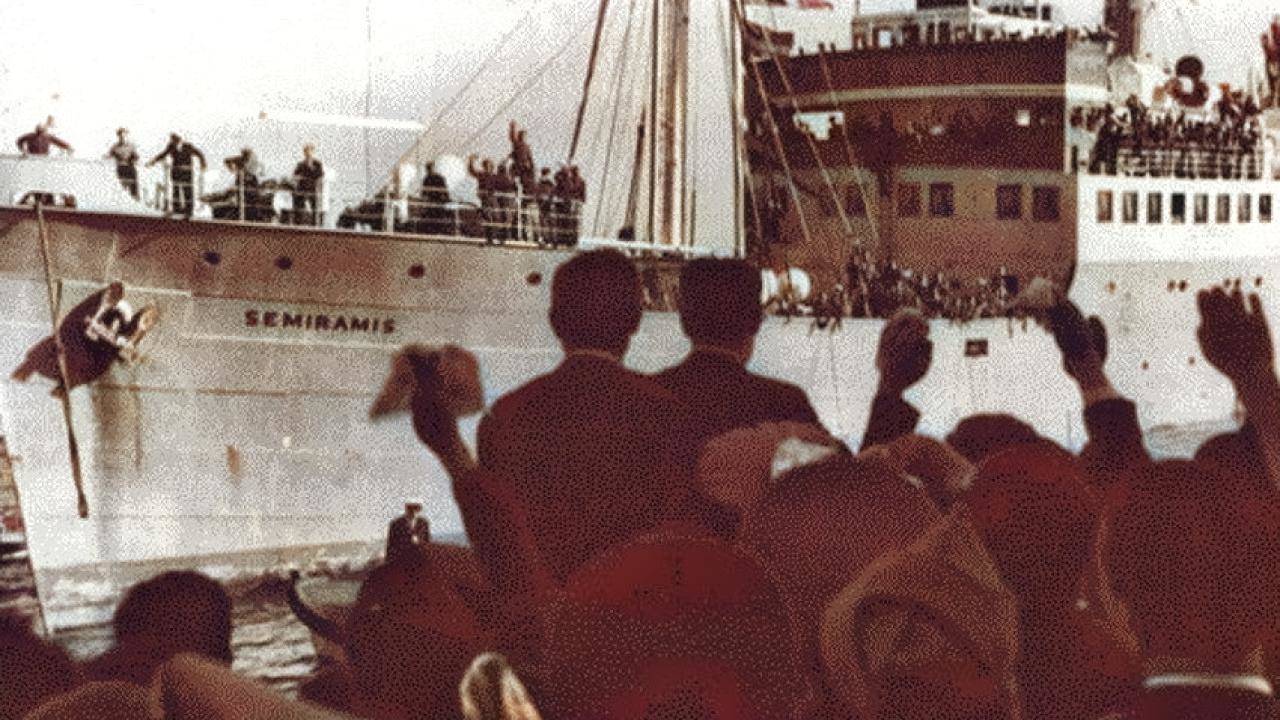 02-04-1954: El Semíramis llega a Barcelona, trayendo a 300 españoles de Rusia.