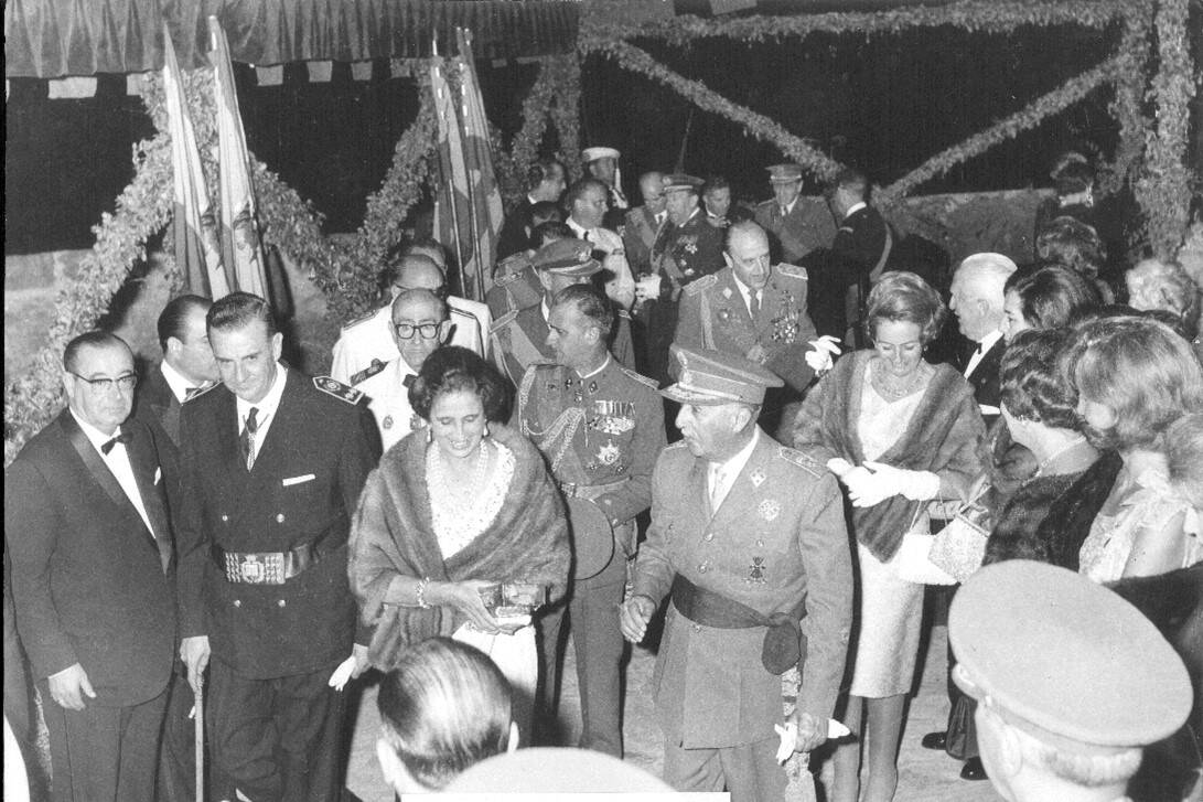 1966: Franco inaugura el albergue Marina Española en Sada y el colegio de la Milagrosa, por Carlos F. Barallobre