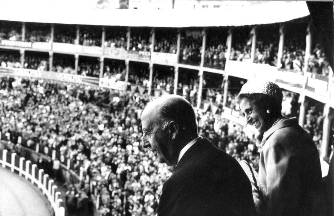 1967: El Caudillo de España Francisco Franco por ultima vez en la plaza de toros de La Coruña, por Carlos F. Barallobre