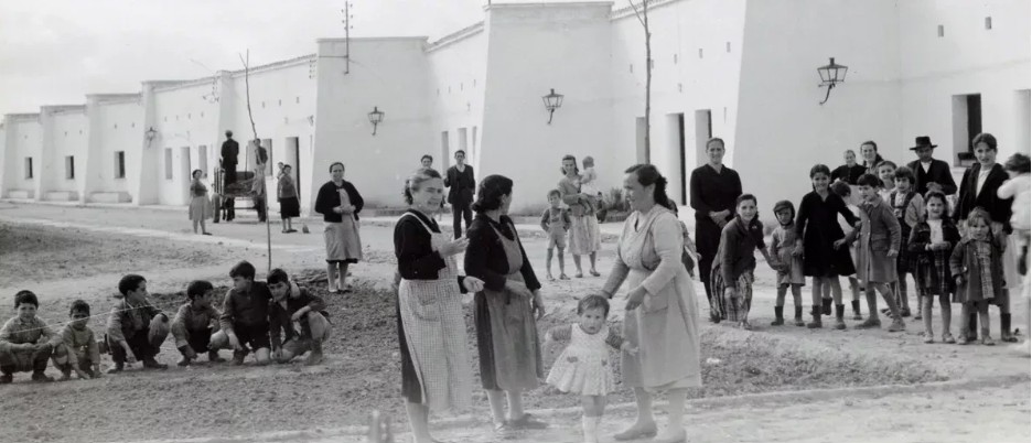 Los pueblos de colonización: el proyecto rural de la República que acabó construyendo el franquismo, por Plácida Molina Ballesteros